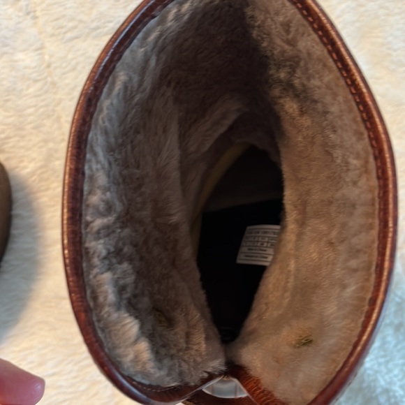 Ugg boots women’s size 9. Brown leather. - Picture 14 of 16
